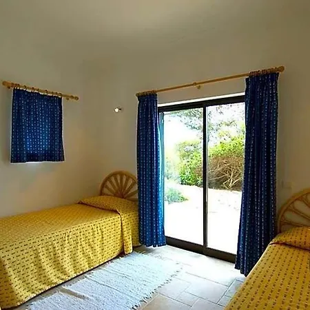 Villa Sleeps 8 Pool Wifi