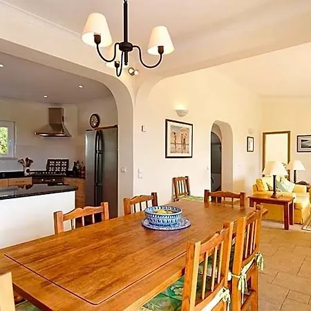 Sleeps 8 Pool Wifi Lagos